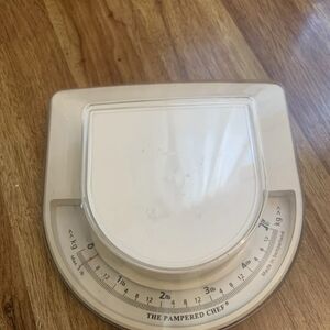 The Pampered Chef  Kitchen Scale EUC